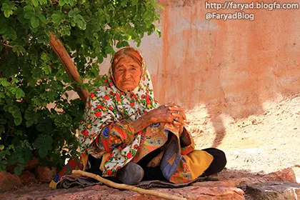 به مادرم گفتم مرا با چیزی عوض کن سوزنی شکسته خار پایت پناهی