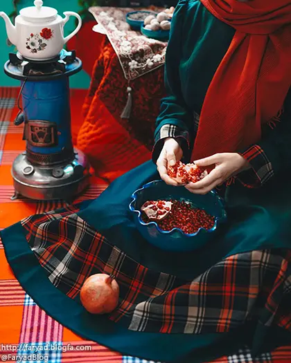 ساده رنگ ساده رنگ آسمان آبیتر آب آبیتر زندگانی سیبی است دانه های انار