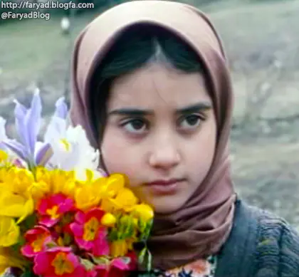 سکانسی از فیلم خداحافظ رفیق (اپیزود سوم) به کارگردانی و نویسندگی بهزاد بهزادپور ساخته سال ۱۳۸۲ دخترک گل فروش تنها کسی که اگه با دسته گل بره خونه سرزنش میشه